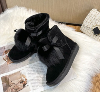 Modern női csizma két modellben, pehellyel