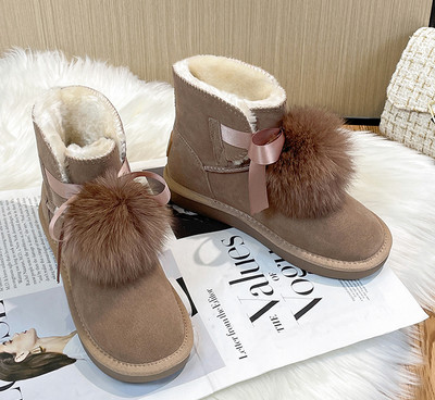 Modern női csizma két modellben, pehellyel