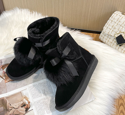 Modern női csizma két modellben, pehellyel