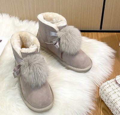 Modern női csizma két modellben, pehellyel