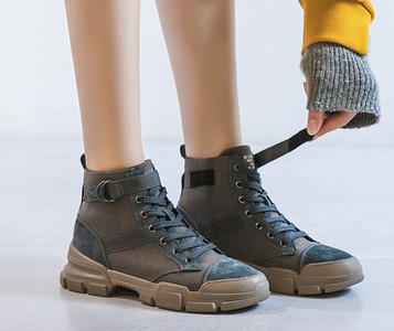 Női tavaszi-őszi csizma fűzővel, fém rögzítéssel