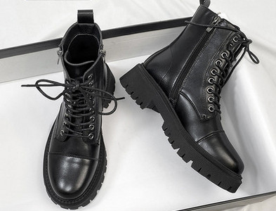 Új, durva talpú női bőrcsizma modell