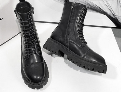 Új, durva talpú női bőrcsizma modell