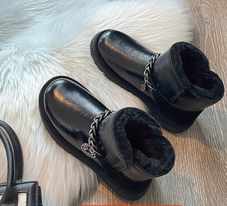 Női téli csizma eko bőrből és velúrból, fém díszítéssel