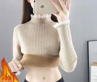 Γυναικείο ριγέ πουλόβερ με γιακά  και δαντέλα