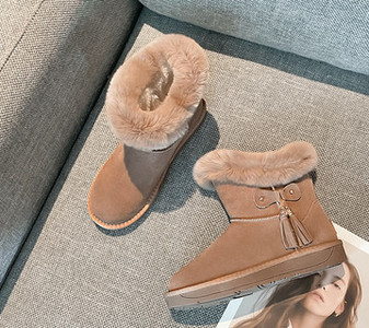Γυναικείες μπότες με ζεστή φόδρα και μενταγιόν - τρία χρώματα