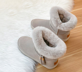 Γυναικείες μπότες με ζεστή φόδρα και μενταγιόν - τρία χρώματα