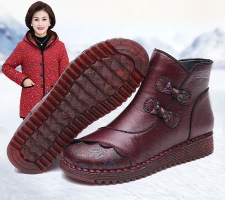 Öko bőrből készült női csizma hímzéssel