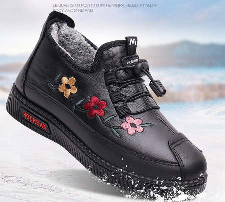 Moodsad tikandi ja sooja voodriga naiste saapad