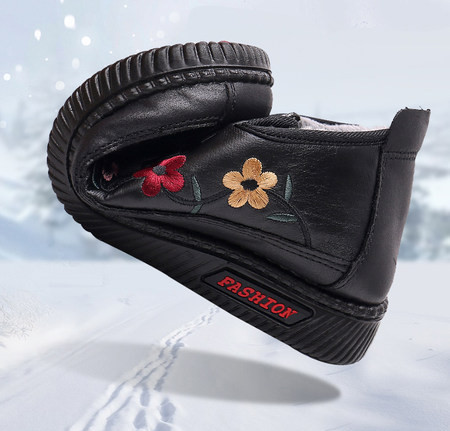 Moodsad tikandi ja sooja voodriga naiste saapad