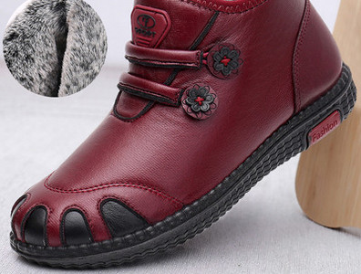 Naiste nahast saapad kirja ja lameda tallaga – paksu voodriga