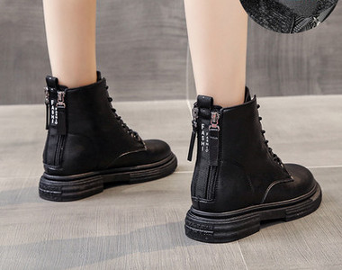 Naiste musta värvi paelte ja lukuga nahast saapad