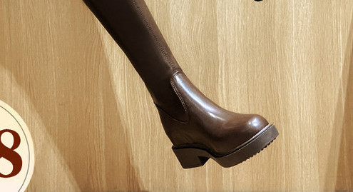 Moodsad kunstnahast naiste saapad – puhas mudel