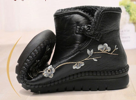 Kahes värvitoonis tikandiga moodsad naiste saapad