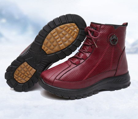 Öko bőrből készült női téli csizma fűzővel, fém díszítéssel