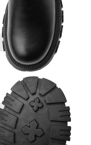 Kareda-musta värvi tallaga naiste nahast saapad