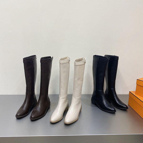 Naiste kunstnahast saapad neljas värvitoonis