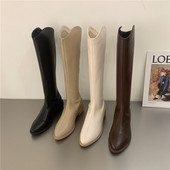 Naiste nahast saapad neljas värvitoonis