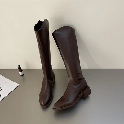 Naiste nahast saapad neljas värvitoonis