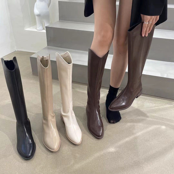 Naiste nahast saapad neljas värvitoonis