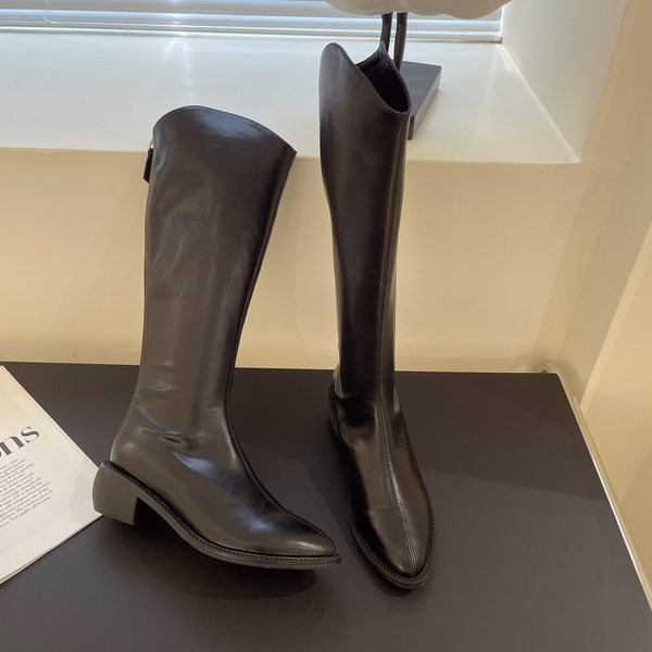 Naiste nahast saapad neljas värvitoonis