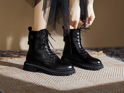 Uus mudel metallist kettidega naiste saapad