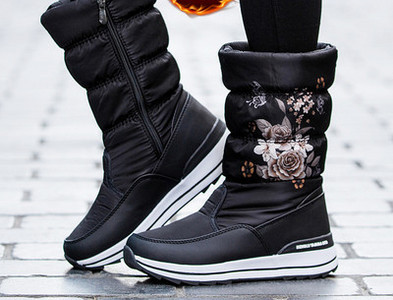 Tõmbluku ja libisemiskindla tallaga naiste talvesaapad