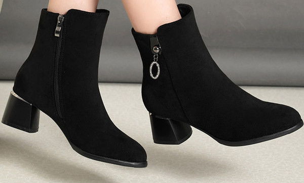 Γυναικείες μπότες σουέτ - πολλά μοντέλα