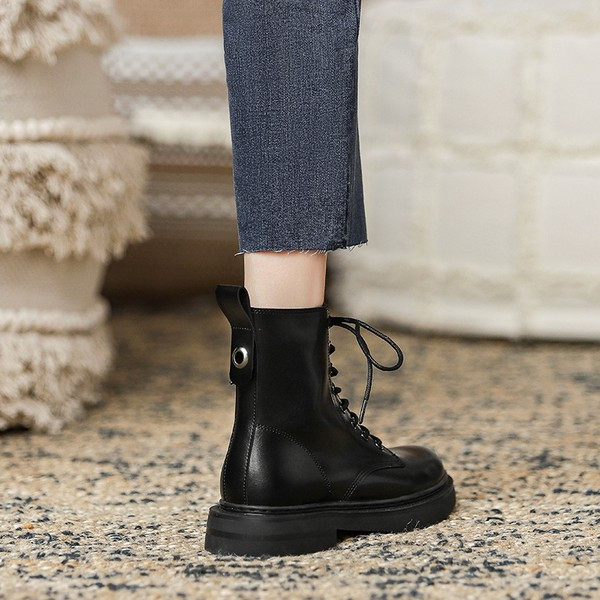 Új modell női csizma eco bőrrel, fűzővel