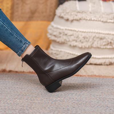 Naiste ühevärviliste kunstnahast saapade uus mudel