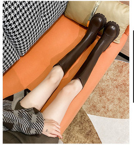 Γυναικείες δερμάτινες μπότες σε τέσσερα χρώματα