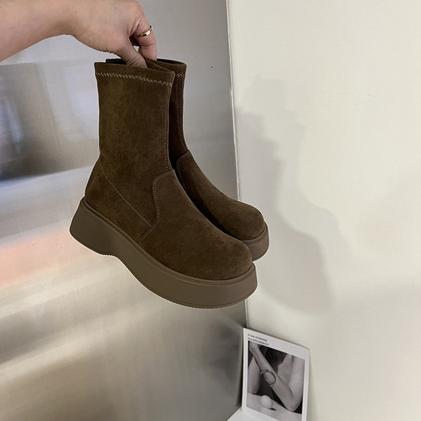 Lapos talpú női velúr csizma új modellje