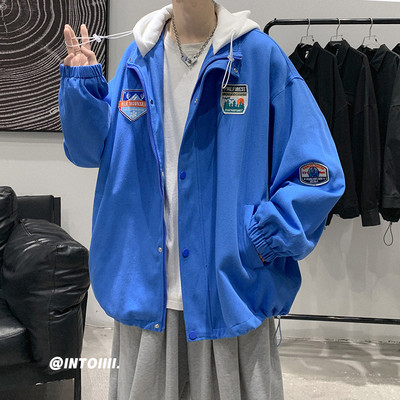 Μοντέρνο μοντέλο ανδρικό μπουφάν με έμβλημα και κουκούλα