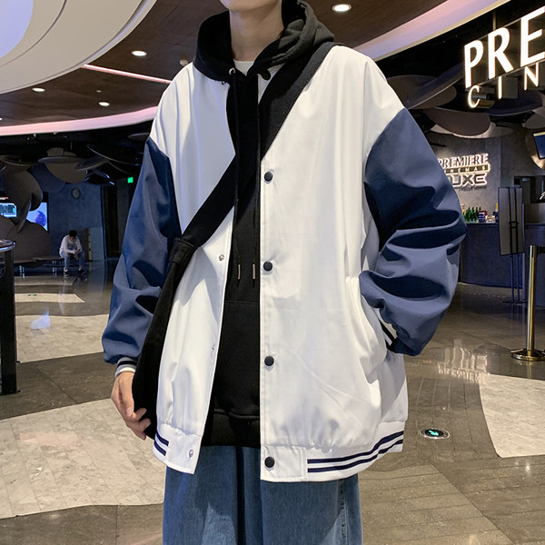 Φαρδύ μοντέλο ελατηριωτό μπουφάν και κούμπωμα με κουμπί