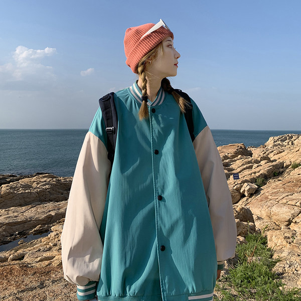 Φαρδύ μοντέλο ελατηριωτό μπουφάν και κούμπωμα με κουμπί