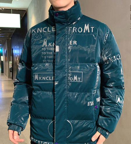 Kolmes värvitoonis kõrge kraega meeste talvejope