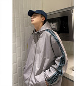 Neljas värvitoonis kapuutsiga meeste kevadjope