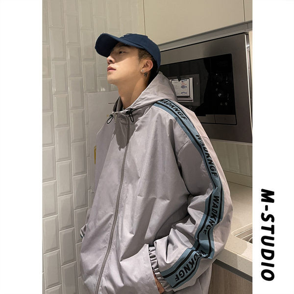 Neljas värvitoonis kapuutsiga meeste kevadjope