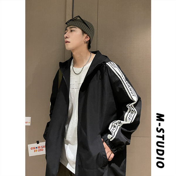 Neljas värvitoonis kapuutsiga meeste kevadjope