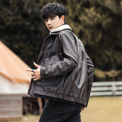 Moodne lukuga meeste nahktagi