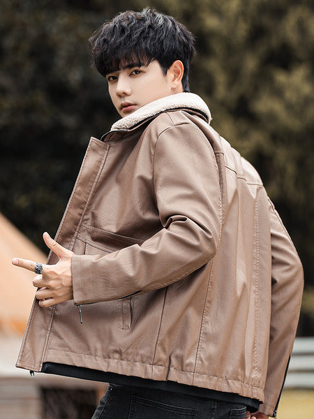 Moodne lukuga meeste nahktagi