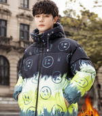 Meeste polsterdatud jakk aplikatsiooni ja kõrge kraega