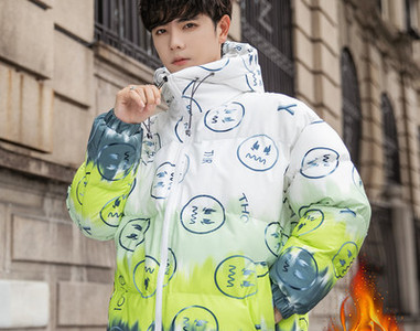 Meeste polsterdatud jakk aplikatsiooni ja kõrge kraega