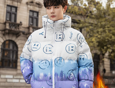 Meeste polsterdatud jakk aplikatsiooni ja kõrge kraega