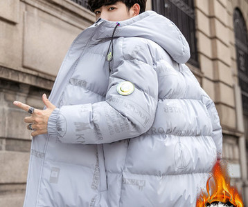 Kapuutsiga ja värvilise mustriga soe talvejope