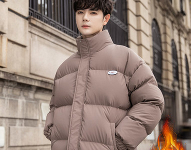 Igapäevane meeste talvejope embleemi ja taskutega