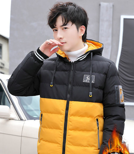 Kolmes värvitoonis lipsude ja kapuutsiga talvejope