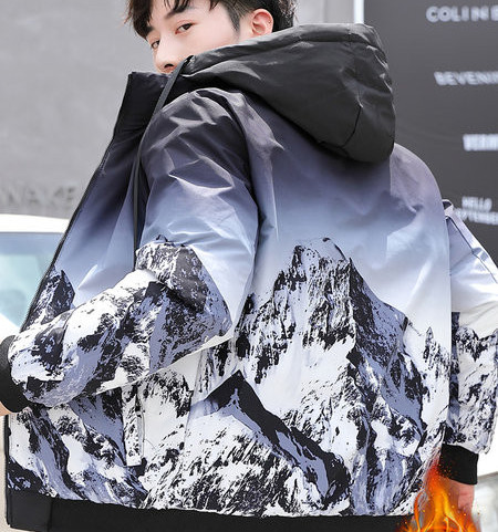 Talvine meeste jope embleemiga varrukal ja kapuutsil