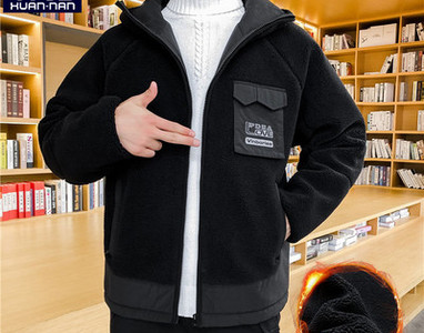 Vékony tavaszi-őszi kabát textilből és polárból