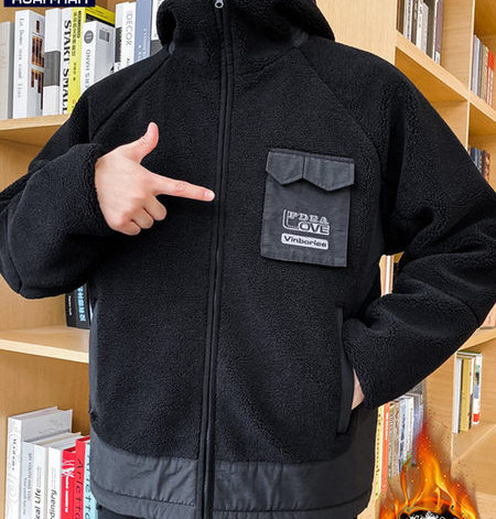 Vékony tavaszi-őszi kabát textilből és polárból